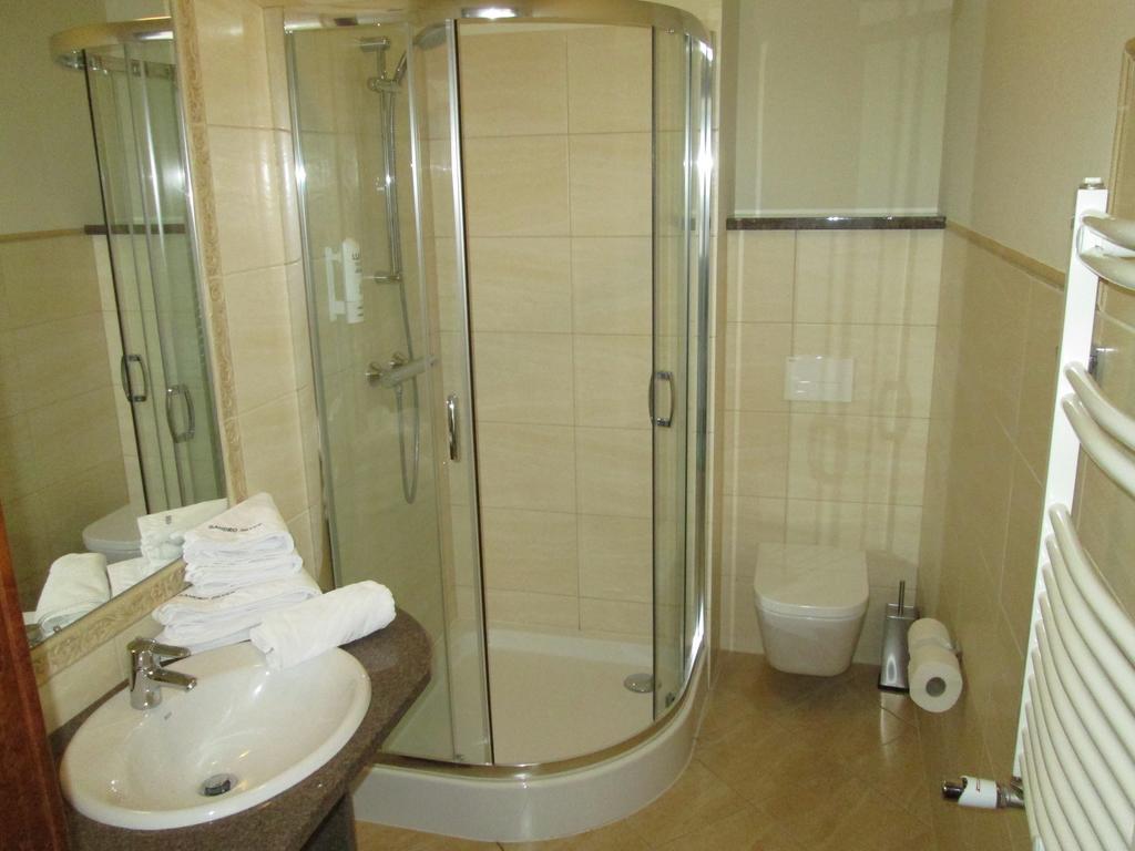 Hotel Sandro Silver & Spichlerz Antoniny Leszno  Room photo