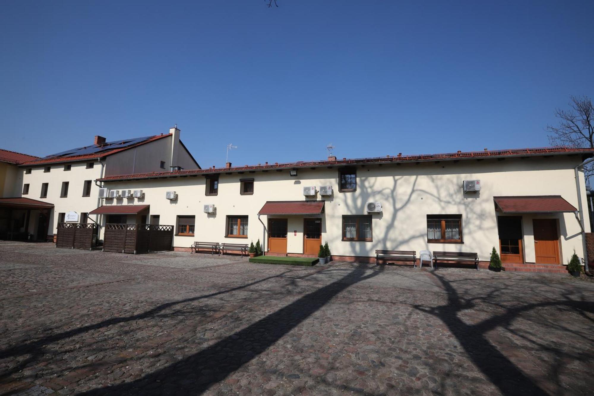 Hotel Sandro Silver & Spichlerz Antoniny Leszno  Exterior photo