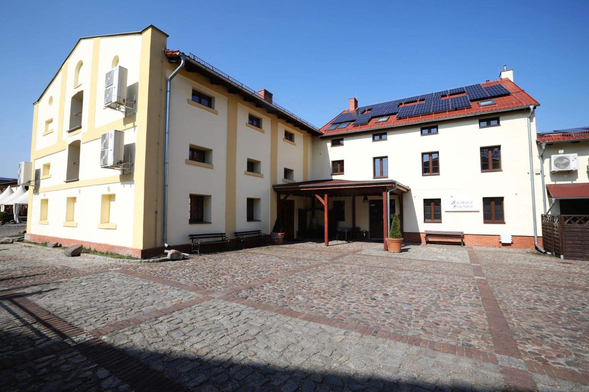 Hotel Sandro Silver & Spichlerz Antoniny Leszno  Exterior photo