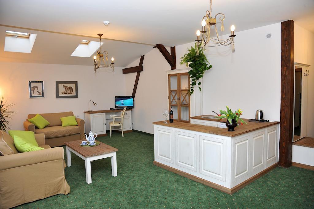 Hotel Sandro Silver & Spichlerz Antoniny Leszno  Room photo