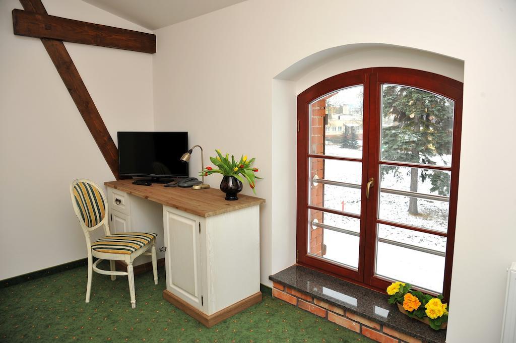 Hotel Sandro Silver & Spichlerz Antoniny Leszno  Room photo