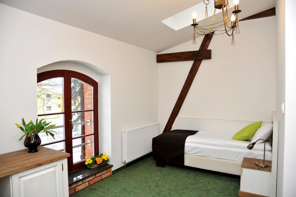 Hotel Sandro Silver & Spichlerz Antoniny Leszno  Room photo
