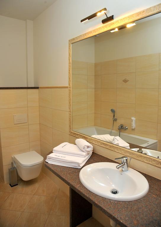 Hotel Sandro Silver & Spichlerz Antoniny Leszno  Exterior photo