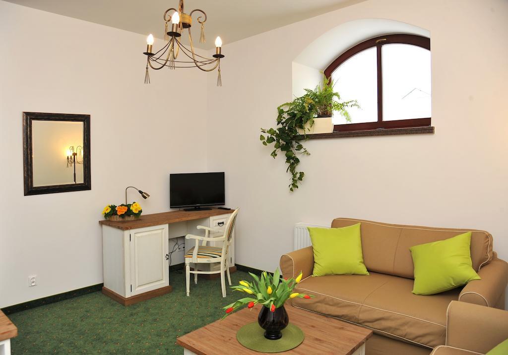 Hotel Sandro Silver & Spichlerz Antoniny Leszno  Room photo