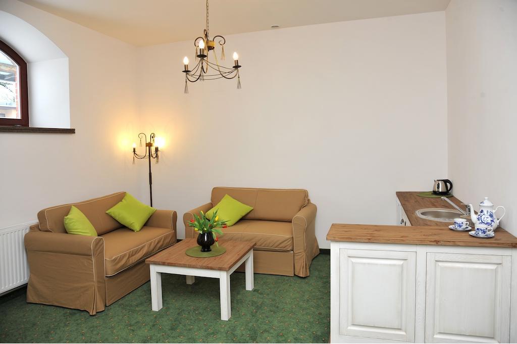Hotel Sandro Silver & Spichlerz Antoniny Leszno  Room photo