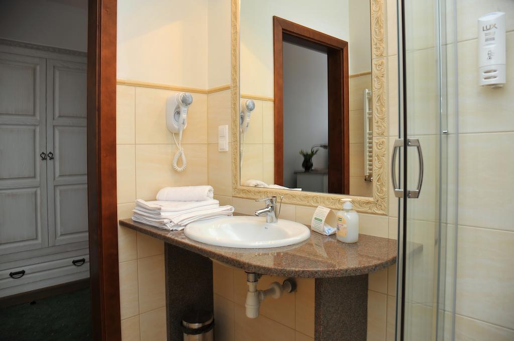 Hotel Sandro Silver & Spichlerz Antoniny Leszno  Room photo