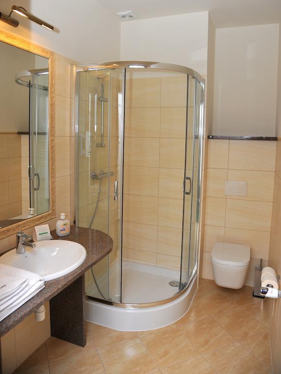 Hotel Sandro Silver & Spichlerz Antoniny Leszno  Room photo
